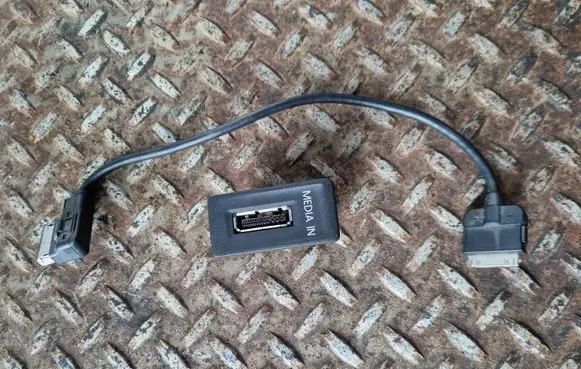 Volkswagen Golf VII AUX in-socket connector 5G0035222A