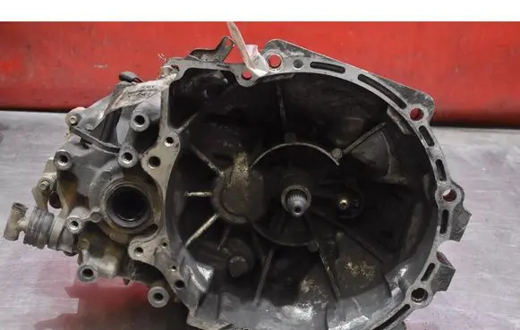 Mazda MPV II LW Manual 6 speed gearbox 