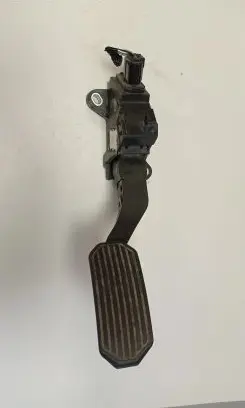 Toyota Sienna XL30 III Accelerator throttle pedal 781100E010 15330C3C