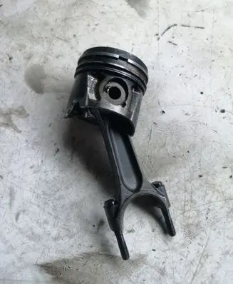 Ford Mondeo MK IV Piston with connecting rod 085190