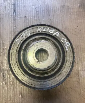 Ford Kuga I Crankshaft pulley 8928