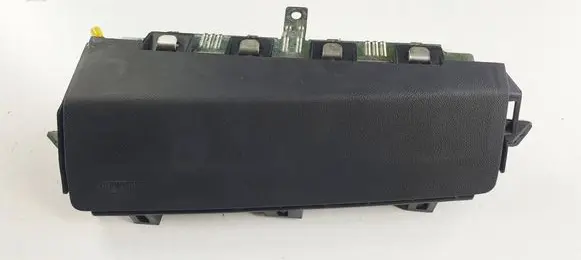 Suzuki Kizashi Knee airbag 