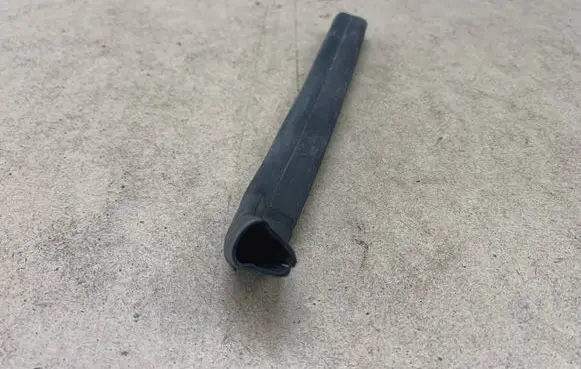 BMW 3 E90 E91 Engine compartment rubber 51767159607 7159607