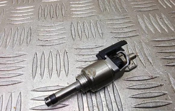 Volvo V40 Fuel injector 31478608