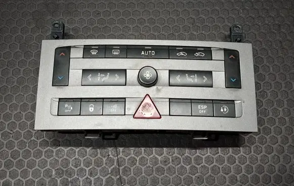 Peugeot 407 Climate control unit 96573322