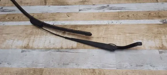 Volvo S80 Front wiper blade arm 09154517 9151691