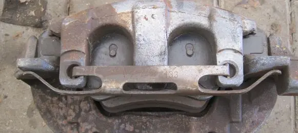 Mercedes-Benz GL X164 Front brake caliper