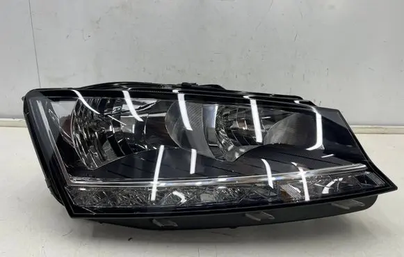 Skoda Fabia Mk3 (NJ) Headlight/headlamp 6v1941016d