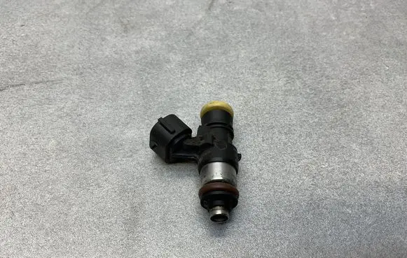 Skoda Octavia Mk3 (5E) Fuel injector 03C906039B