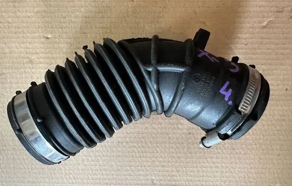 Renault Clio III Intercooler hose/pipe 165758885R