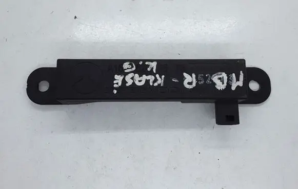 Mercedes-Benz R W251 Aerial antenna amplifier A1648201575 5WK48193