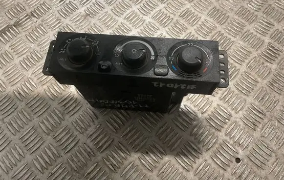 Mitsubishi Pajero Climate control unit