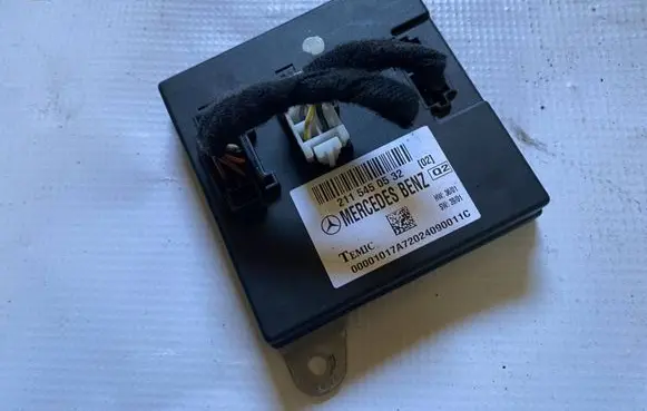 Mercedes-Benz E W211 Comfort/convenience module 2115450532 A2115450532