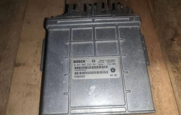Chrysler Voyager Engine control unit/module P04686660AB 0281001333
