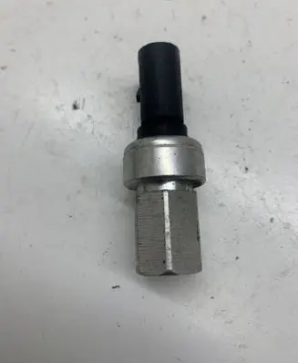 Volkswagen PASSAT B6 Air conditioning (A/C) pressure sensor 1J0959126
