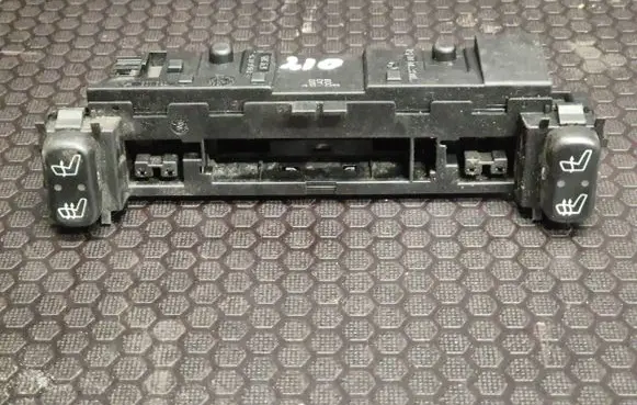Mercedes-Benz E W210 Seat heating switch 2108200151