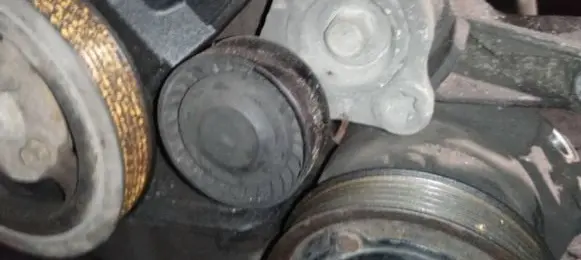 Chevrolet Captiva Generator/alternator belt tensioner