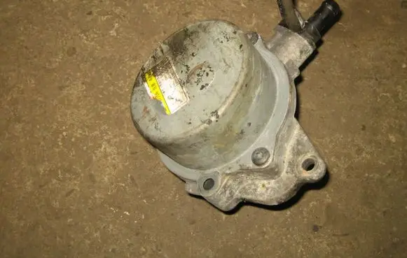 Hyundai Matrix Vacuum pump 288102A201