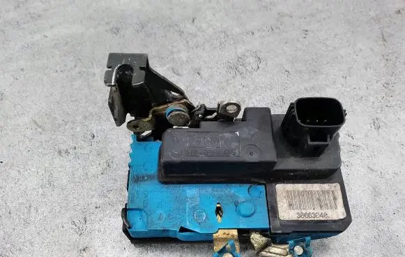 Volvo S60 Front door lock 30663040