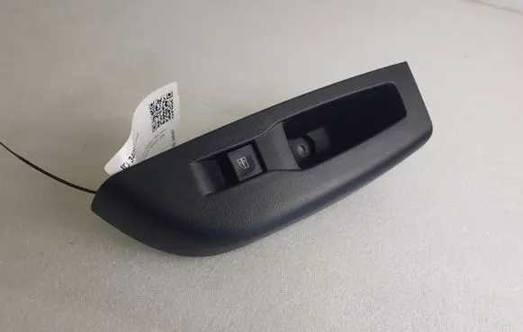 Dacia Spring Electric window control switch 829506625R