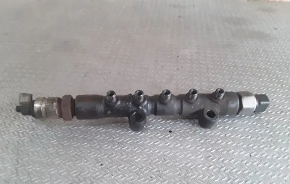 Toyota Avensis T250 Fuel main line pipe 8945860010