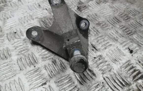 Ford Focus Gearbox mounting bracket 3M517M125