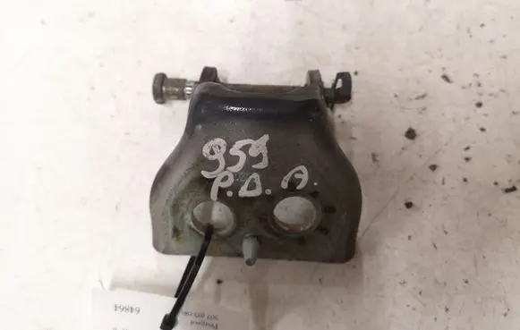 Peugeot 307 Front door lower hinge 