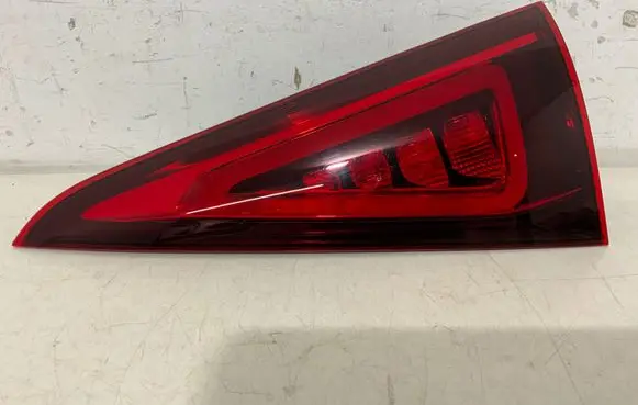 Tailgate rear/tail lights