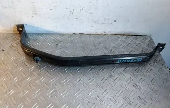 Fuel tank mounting bracket