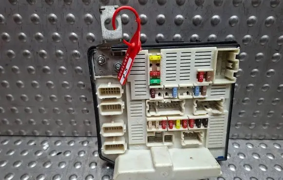 Renault Megane II Fuse module S26312504 8200481866