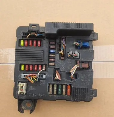 Renault Scenic II - Grand scenic II Fuse module 8200306032C S118399200G