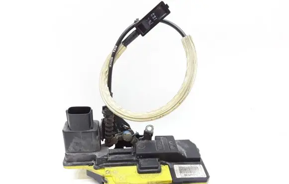 Volvo V70 Rear door lock 8650552