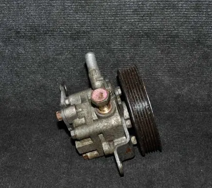 Nissan X-Trail T30 Power steering pump 8H30553303129