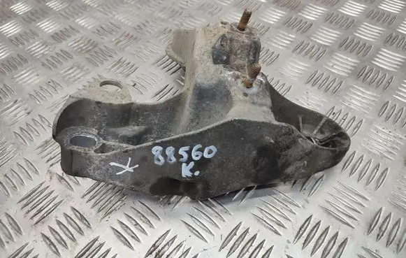 Audi A4 S4 B7 8E 8H Engine mounting bracket 8E0199351