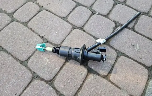Citroen Berlingo Clutch master cylinder 9829937180