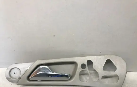 Mercedes-Benz C W203 Front door interior handle A3176