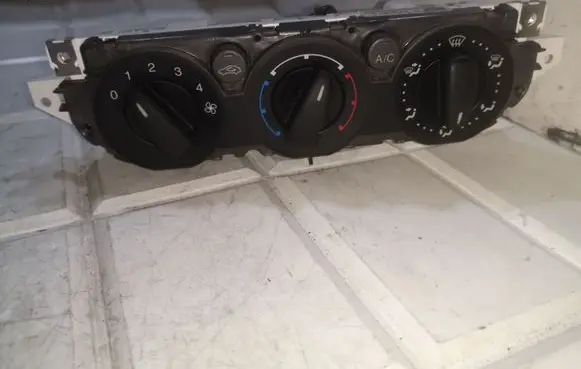 Ford Focus Climate control unit 3M5T19980AD 69607320