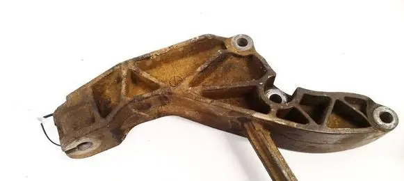 Opel Zafira B Engine mounting bracket 