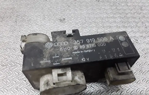 Volkswagen Golf III Coolant fan relay 357919506A