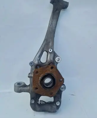 Audi Q7 4M Front wheel hub spindle knuckle