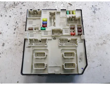 Renault Master III Fuse module 284B67365R USM2010 519542F17