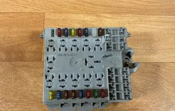 Fiat Punto (188) Fuse module 46835599 143033