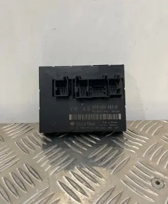 Audi A3 S3 8P Comfort/convenience module 8P0959433D 05700610 00858341