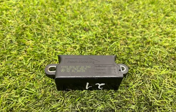 Mercedes-Benz CLS AMG C219 Airbag deployment crash/impact sensor A0038200726