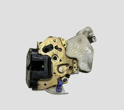 Nissan X-Trail T30 Rear door lock 805524U300
