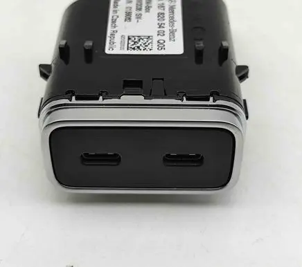 Mercedes-Benz GLE W167 USB socket connector A1678205402