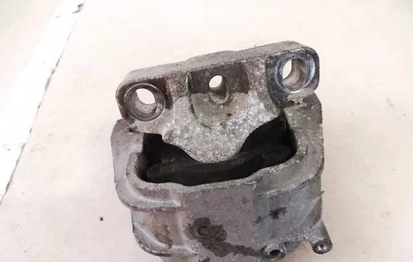 Volkswagen Golf V Engine mount bracket 1k0199262aj