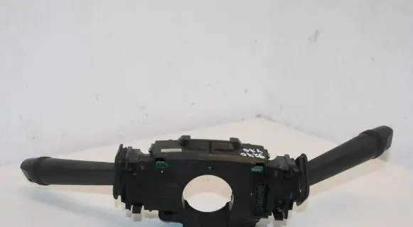 Volvo V70 Wiper control stalk 8666599 01W19A