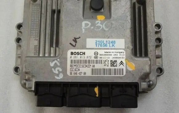 Peugeot 308 Engine control unit/module 1943F6 1943F7