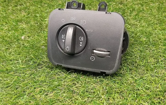 Land Rover Discovery 3 - LR3 Light switch YUD501480PVJ